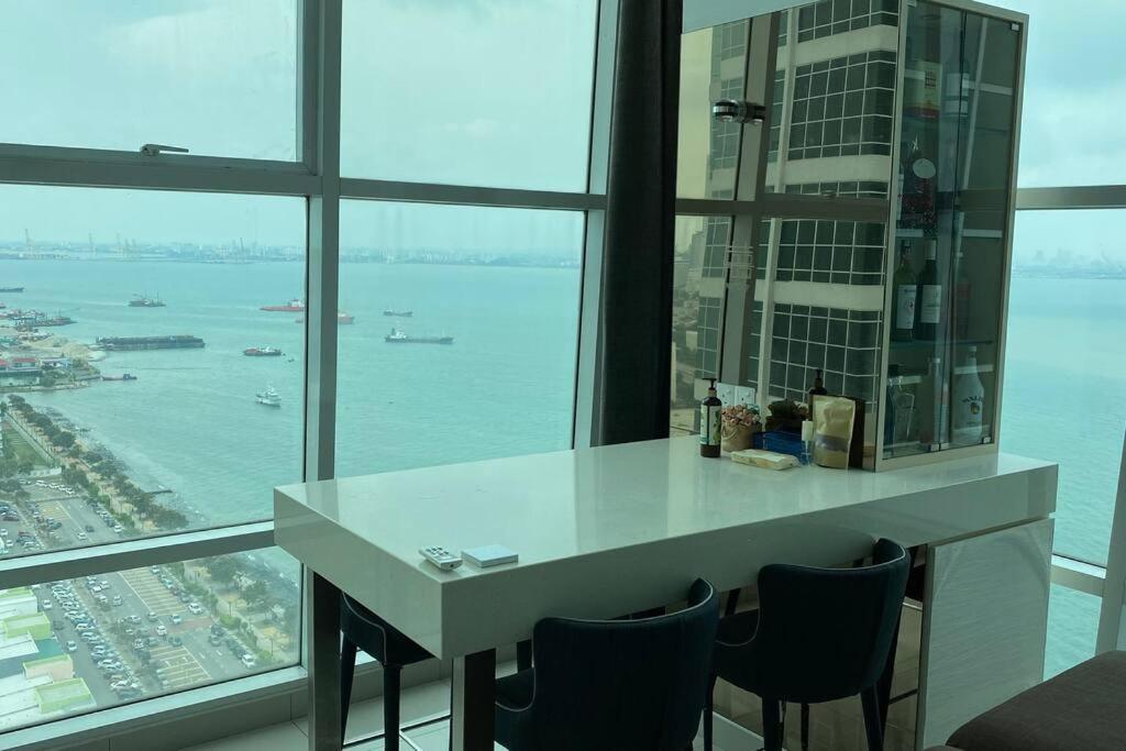 The Maritime Suite @ Panoramic Duplex 海景の家 Jelutong Экстерьер фото